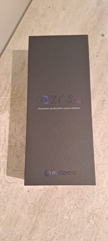 Motorola Razr 50 plus Premium Protective Cover Edition