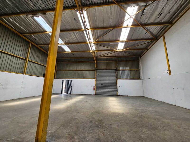 Spacious 683sqm warehouse to rent in Kya Sands