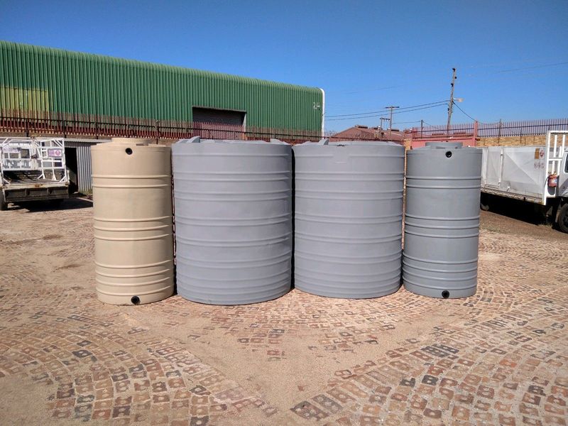 water tanks 1000 and 2700 litre