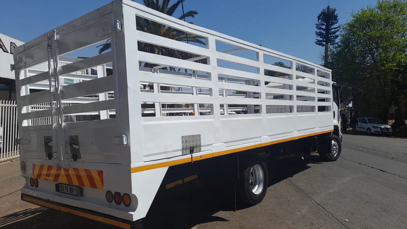 Isuzu ftr 800 8ton dropside cattle body in a mint condition for sale at an affordable price