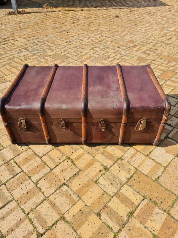 Antique Suitcase set
