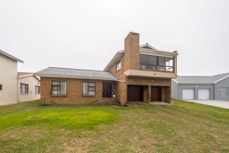 You will find it difficult to find a more centrally located property in Agulhas!