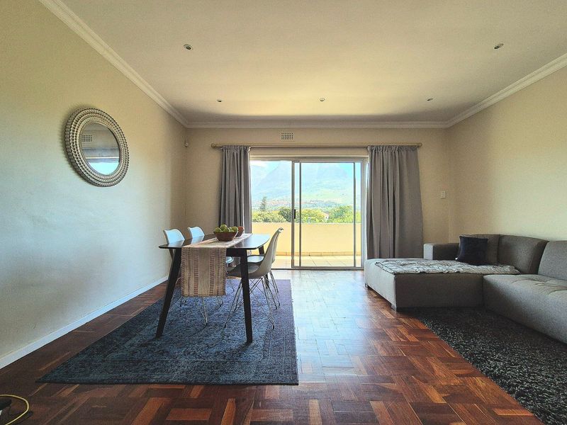 Stunning 2-Bedroom Apartment with Table Mountain Views