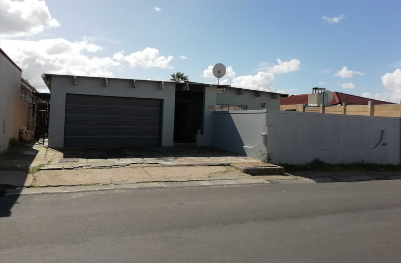 3 Bedroom house with Separate entrance for sale in Kraaifontein.R1 295 000