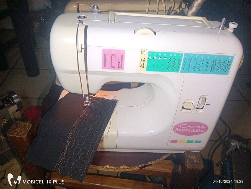 Empisal suprematic sewing machine for sale r900 in a good condition working perfectly fine located i