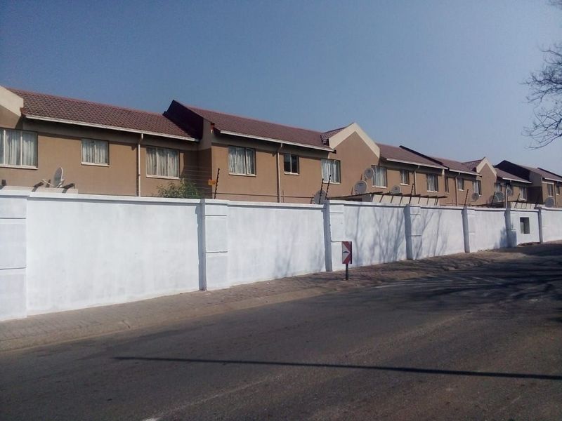 3-bedroom townhouse for sale in Bramley view, Johannesburg