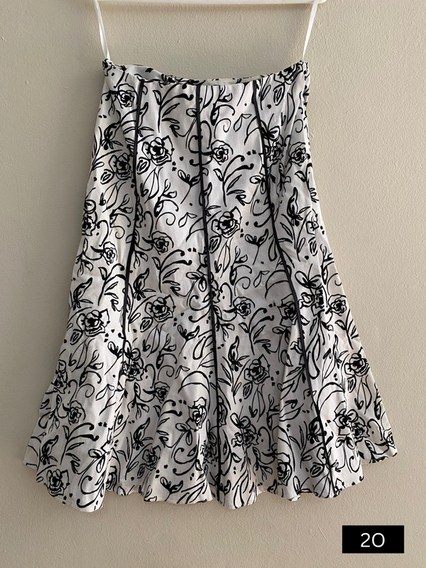 Elegant Black &amp; White Woolworths skirt, size 6, R60