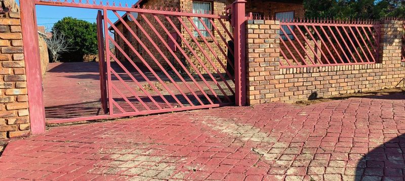 REDUCED...REDUCED - Ad posted by Rawson Properties Pretoria East