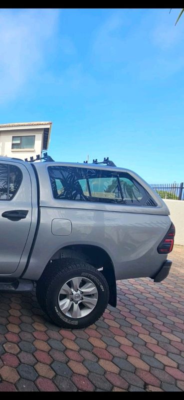 Toyota Hilux Gd6 Beekman Canopy with all brackets, x2 keys and sliding cab window only R6495 Bellvil