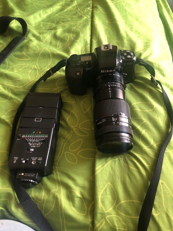 Nikon F-601 35mm film Camera ( not digital )