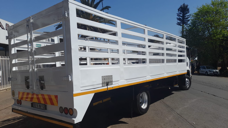 Isuzu ftr800 8ton cattle body in an immaculate condition for sale at an amazingly cheapest amount