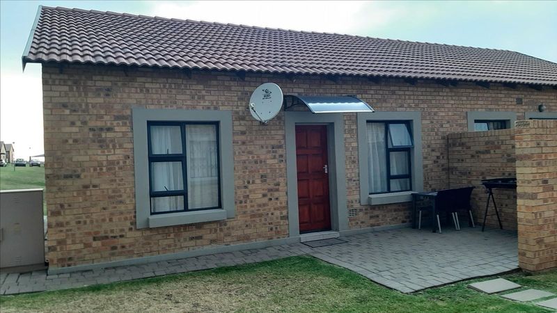 Three Bedrooms Townhouse For Sale!   Perfect for Investors or First Time Home Buyers