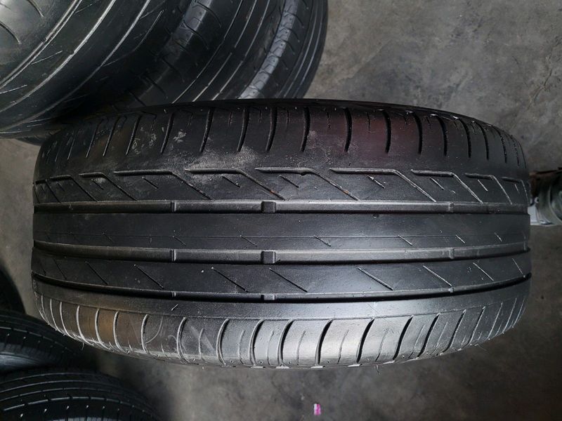 225/50/17 Runflat very nice condition tyres for sale