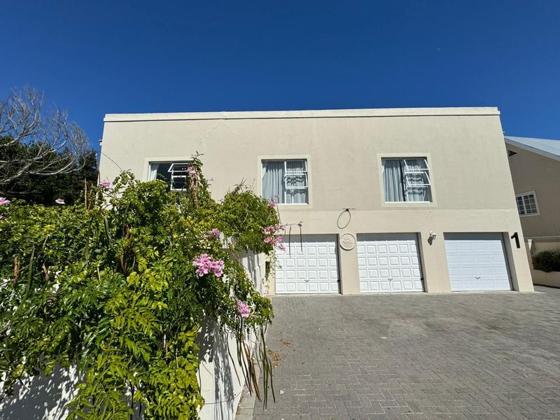 Sunny and Spacious 2 bedroom flat close to beach (Available  Fully Furnished R 15 900 PM)