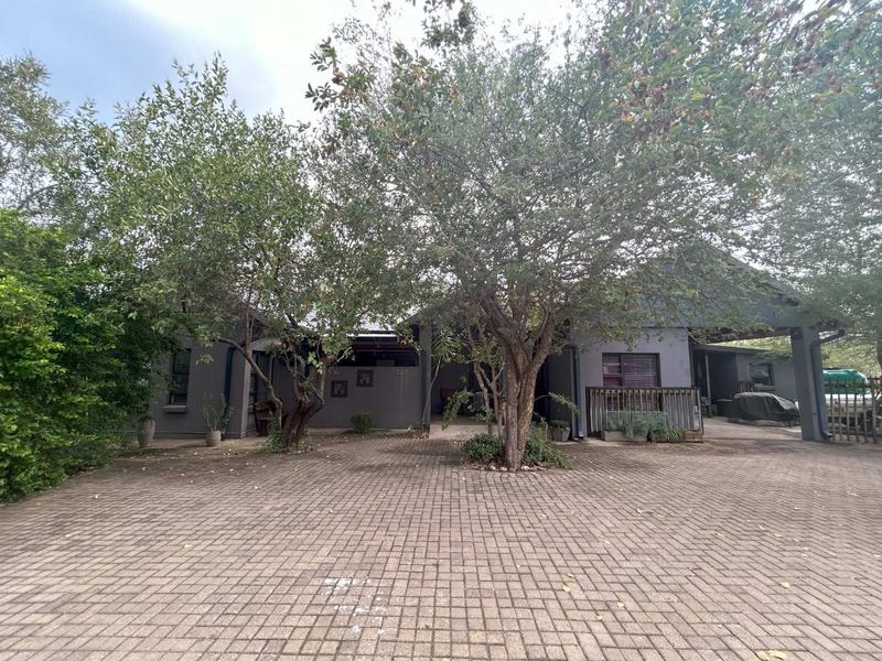 A spacious family home in one of the popular Wildlife Estates in Hoedspruit
