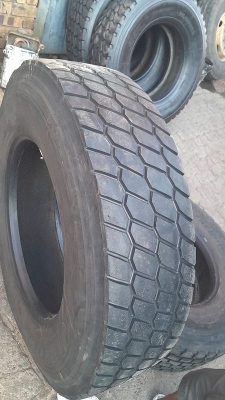 315 TRUCK TYRES AVAILABLE CONTACT  0692735950