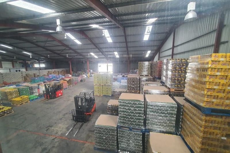 1100m2 Warehouse To Let