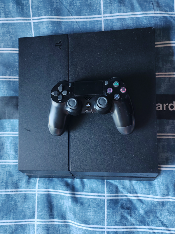 *****PS4 Console 1 TB with remote*****