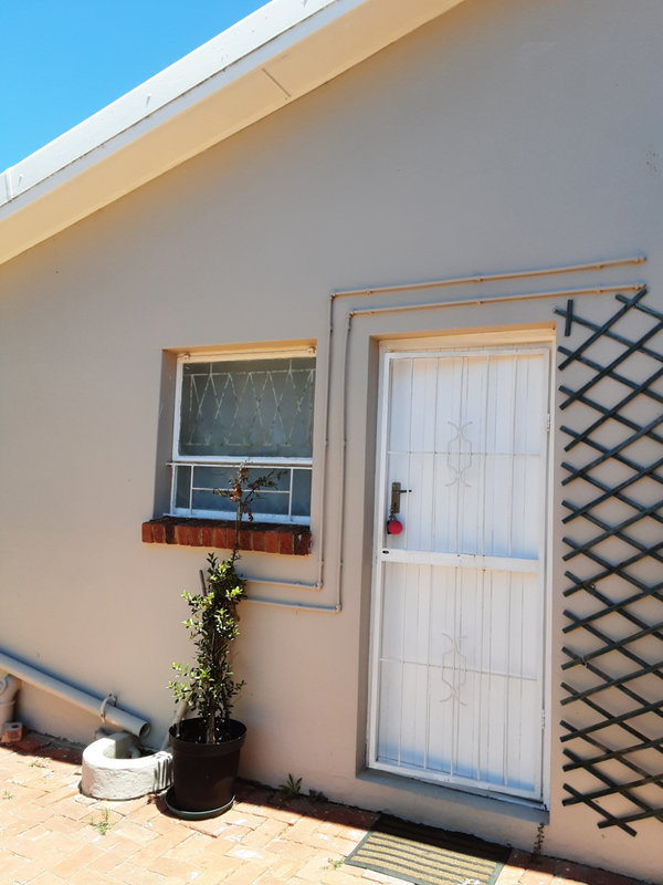 Flatlet available for rent in Summerstrand for 2025.