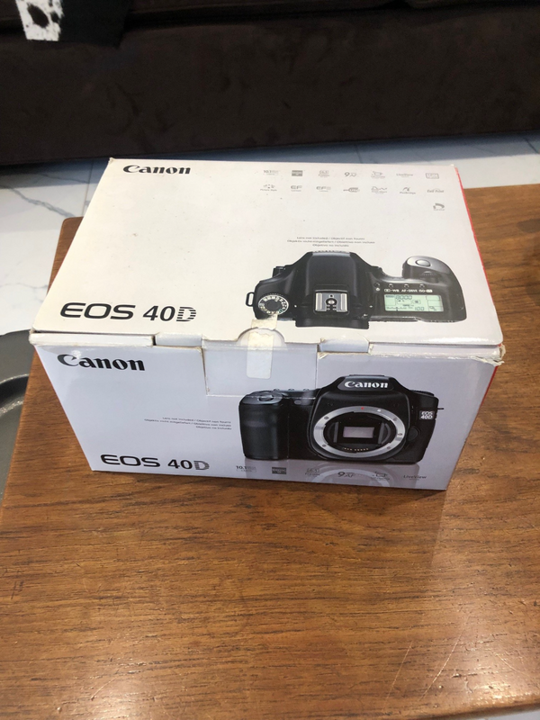 CANNON EOS 40 D Camera with Accessories, User Manual, 40 D Book and Battery Grip R500 OFF