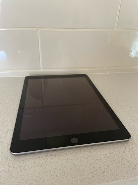 Apple iPad 6th gen 32 GB