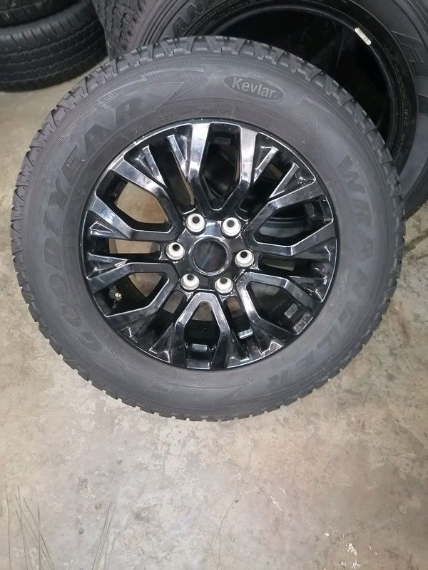 Ford Ranger 18inch Mag Rim (WITH USED TYRE)