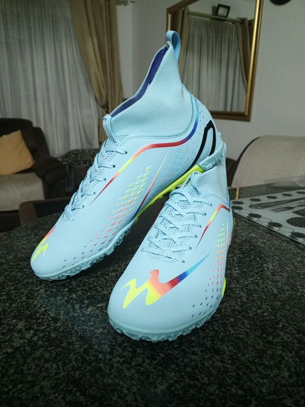 Brand new high quality soccer boots