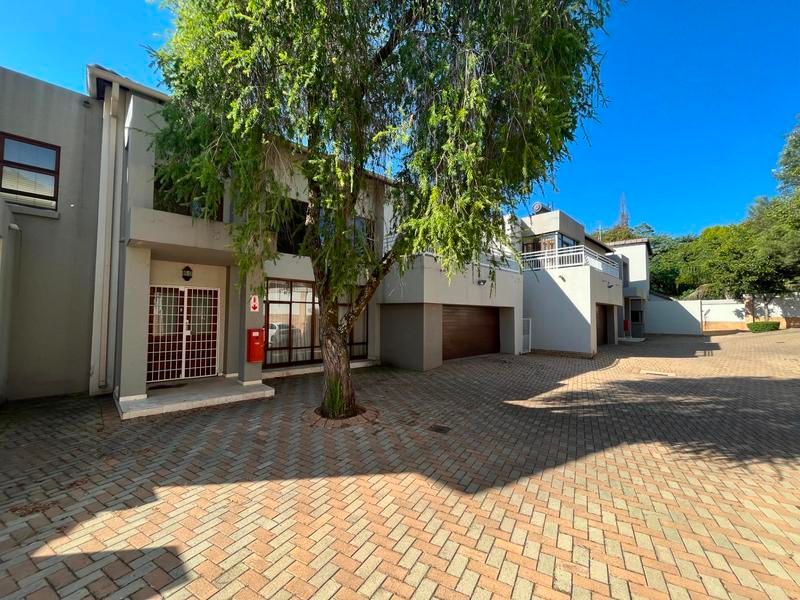 GREAT POTENTIAL IN THIS 4 BED CLUSTER IN THE HEART OF WATERKLOOF RIDGE