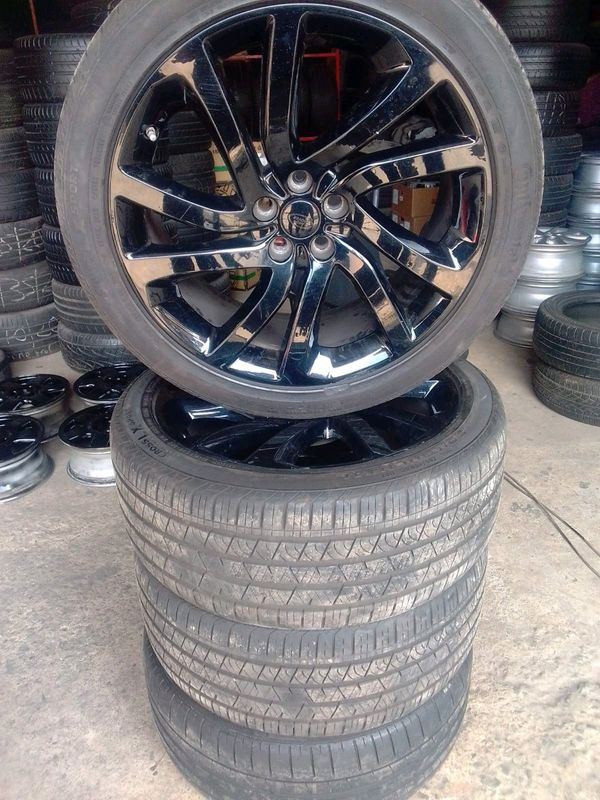 22 inch clean original range Rover sport mag rims with 90% tyres all clean as good as new