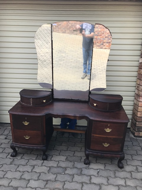 Dressing table. Vintage, very unique and in good condition. Solid wood