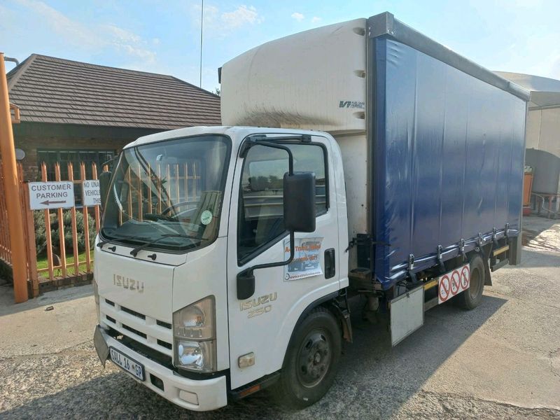 Price Dropped&gt;&gt;&gt;2015 Isuzu NMR250 AMT 2.5Ton Tautliner