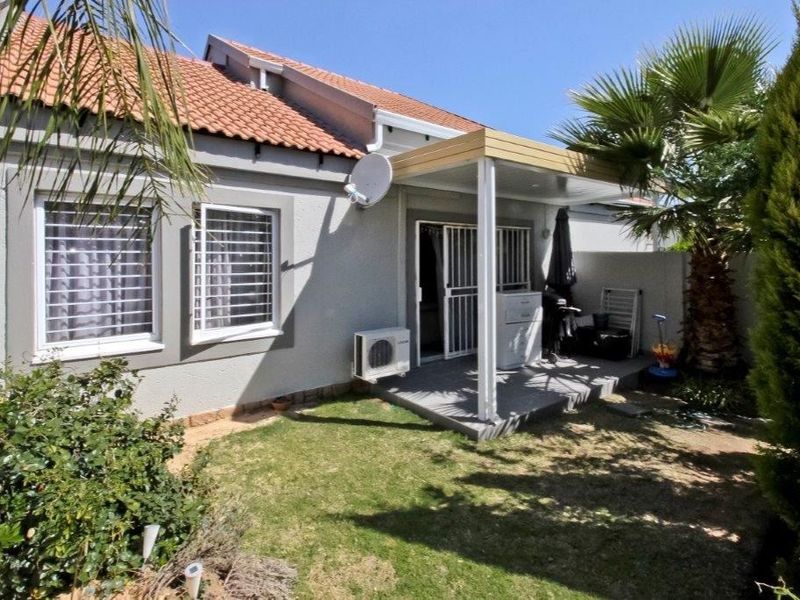 3 Bedroom Duplex To Let in Sunninghill