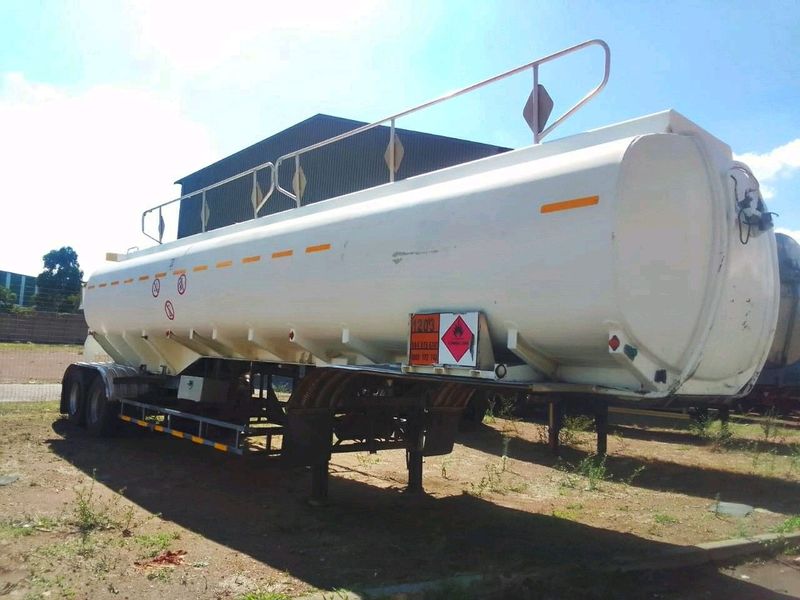 Save Big when you buy this~2004 Clinic Fuel Tanker with 36 000L now!