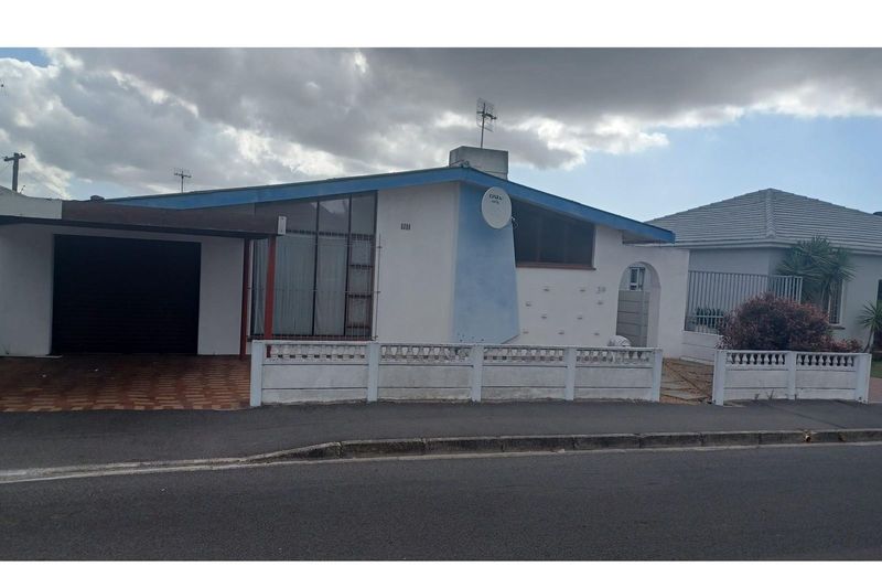 3 Bedroom with a Pool and Braai room