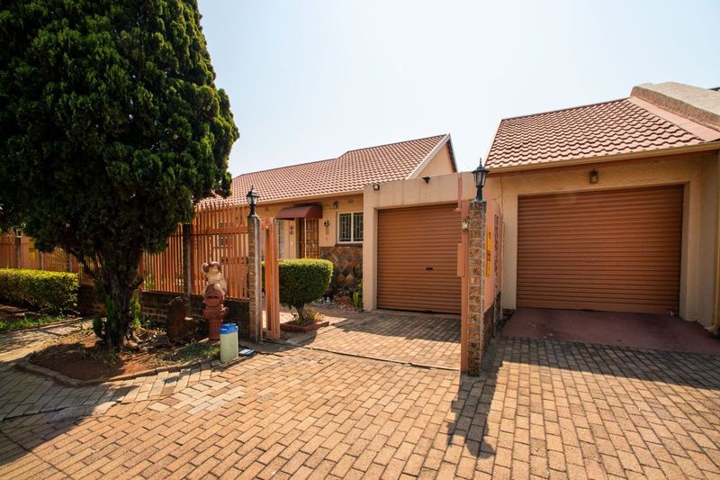 Serene Living in Witkoppie Ridge: A Modern 3-Bedroom Oasis with Captivating Entertainment Space