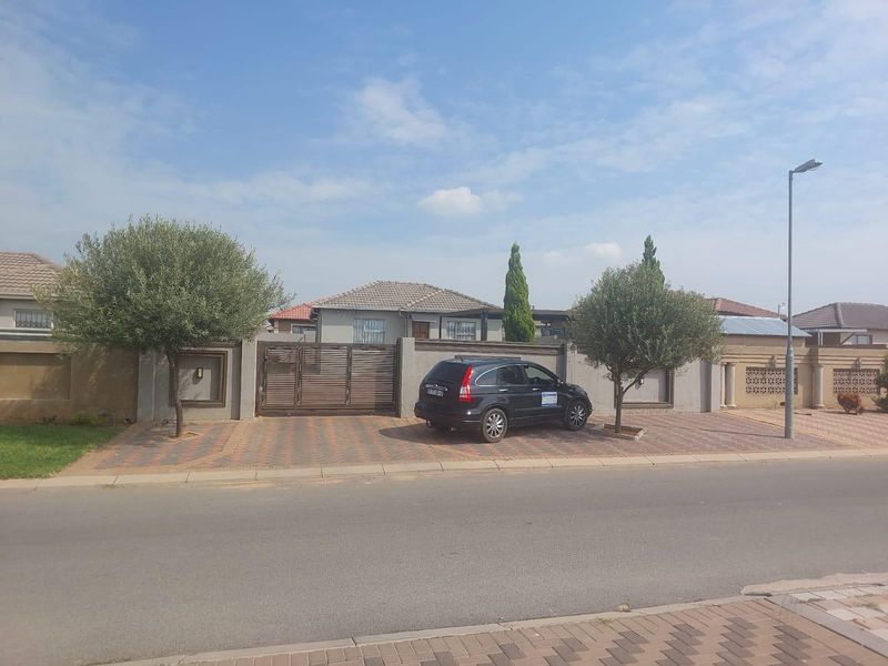 House To Rent in Blue Hills, Midrand