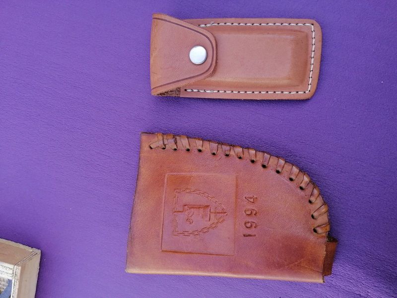 2 Leather pouches