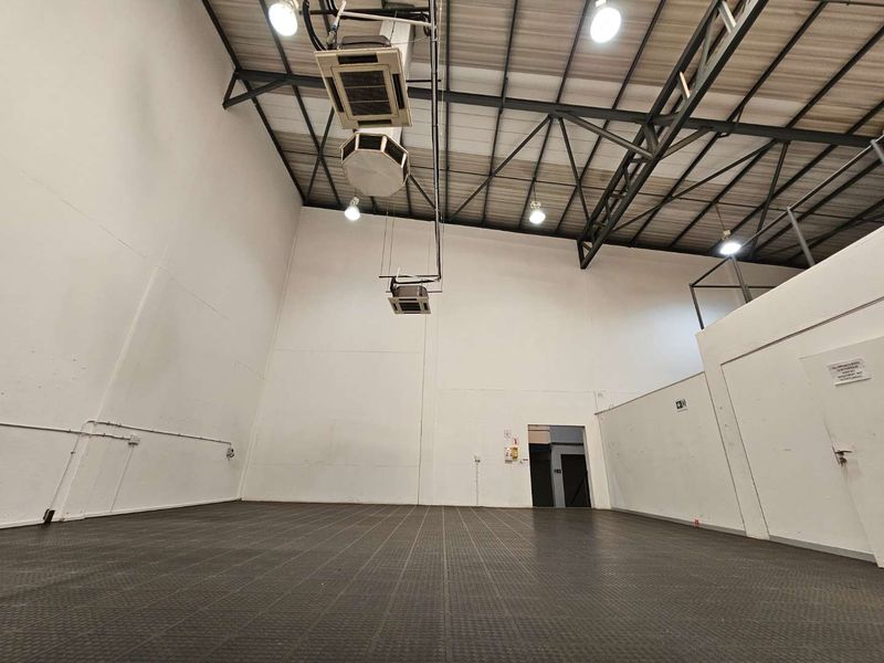 675sqm warehouse to rent in North Riding