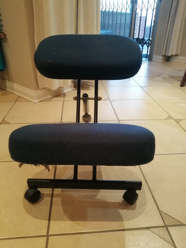 OFFICE CHAIR - POSTURE KNEE CHAIR