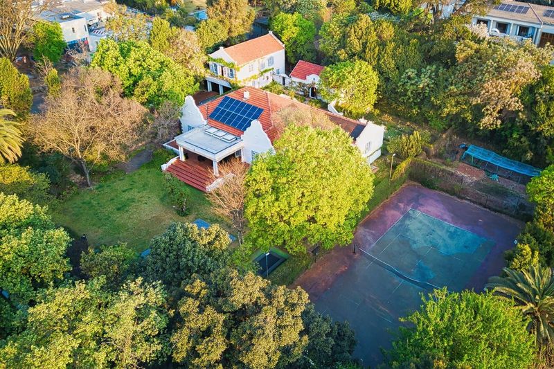 Lovely family home with solar power, gas, borehole and heated pool. Potential to get off the Grid!