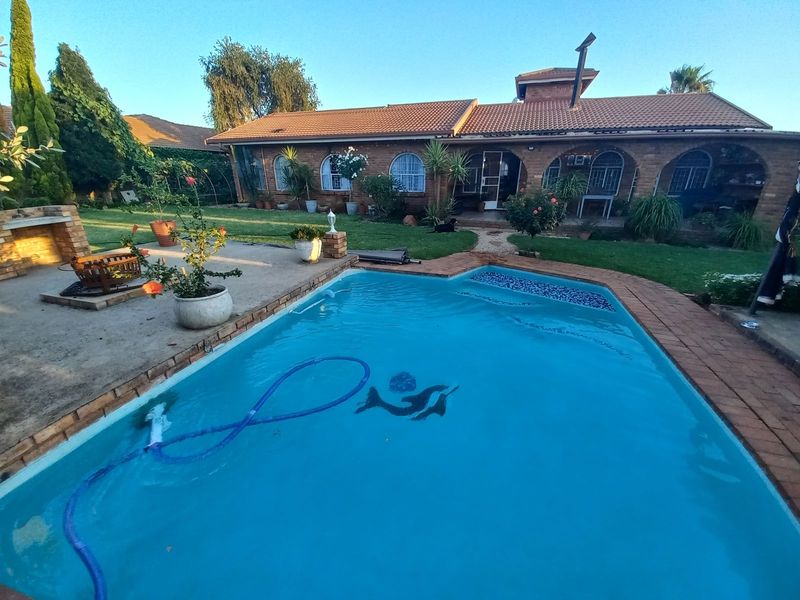 Exceptional Family 3 Bedroom Home with Granny Flat and Pool