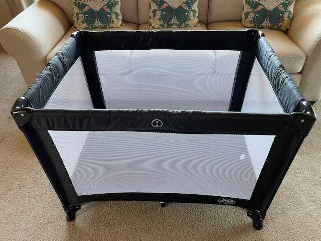 Baby Links travel/fold up cot with mattress