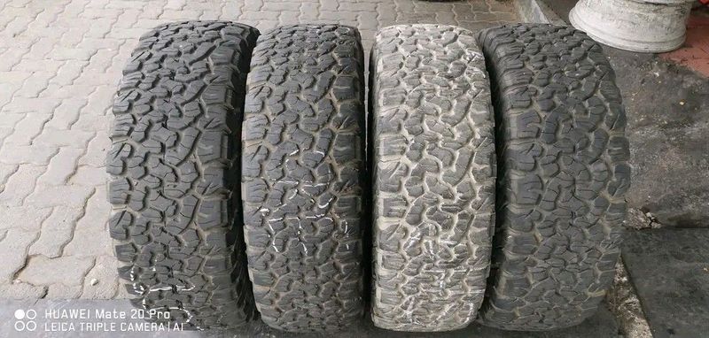 A good set of 265 70 16 bf Goodrich tyres with good treads available for sale