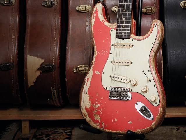 Cash for old fender and gibson guitars