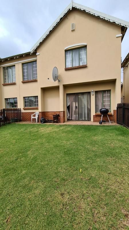 GORGEOUS LOCK UP AND GO DUPLEX IN MIDRIVER ESTATE