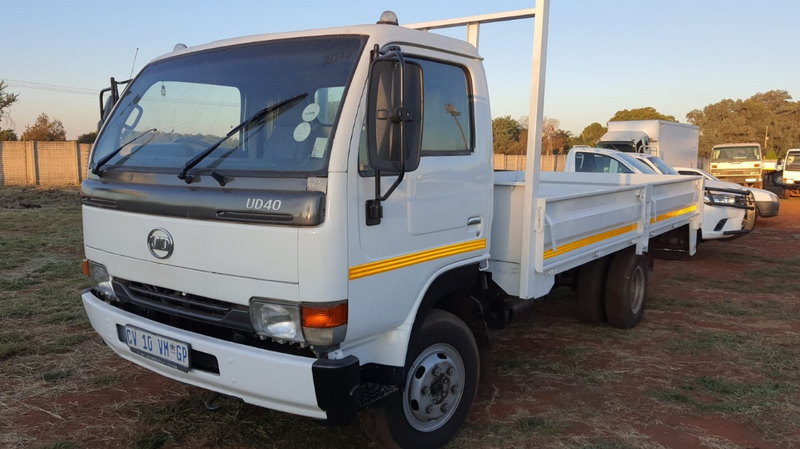 2013   NISSAN UD40 DROPSIDE TRUCK FOR SALE (T23)
