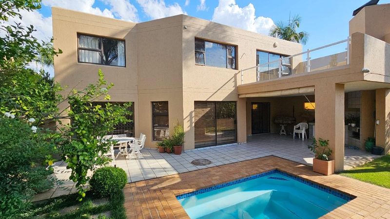 DUPLEX TOWNHOUSE - SECURE, SPACIOUS AND YOURS FOR R3,250,000!