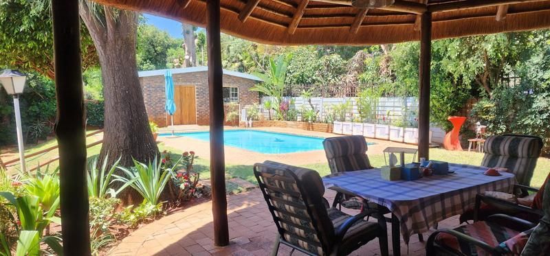 Beautiful 3 Bedroom Home with Lapa and Swimming Pool