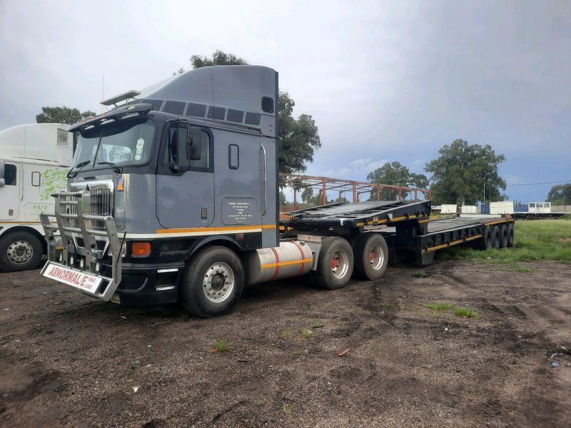 2005 International Eagle 9800i with 4 Axle 60 Ton Low Bed Trailer