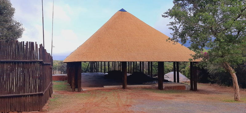 Sizanani Thatching Services.